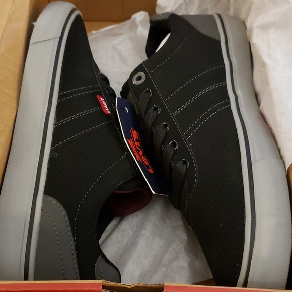 LEVI'S Men Performance Sneakers size 7.5 - Picture 1 of 6